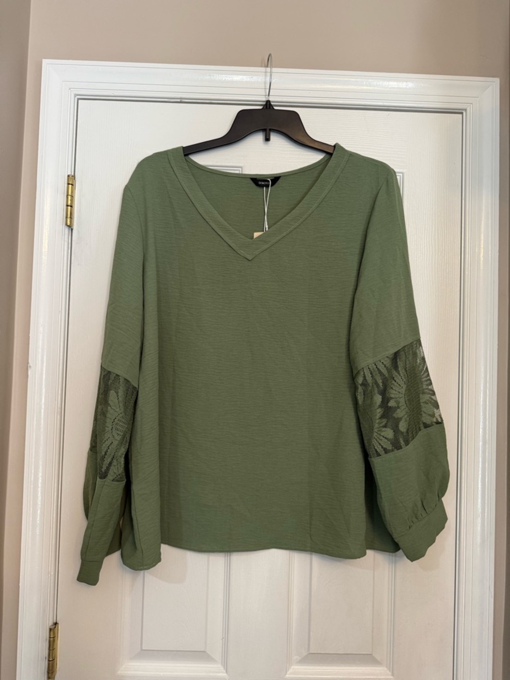 NWT Women's Olive Green V-Neck Blouse with Lace Paneled Sleeves
